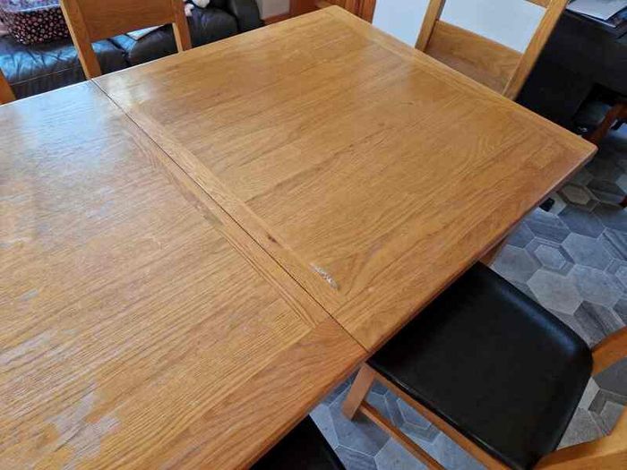 Kitchen table & 6 chairs - priced to sell