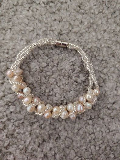 pearls bracelet