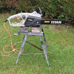 electric chainsaw