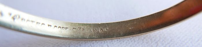Victorian 9CT Gold B.C.  B. CORE Leaf Engraved Bangle Bracelet, Circa 1878 12,51g