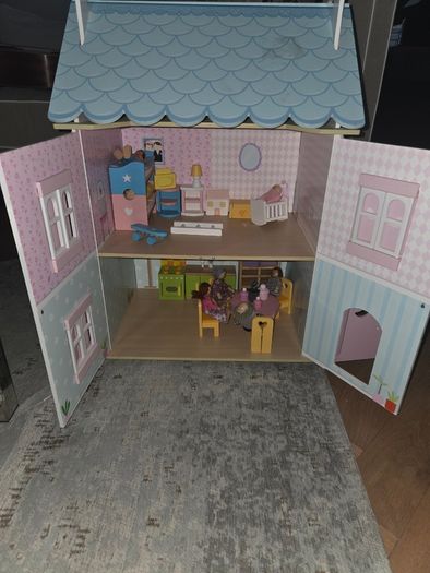 Beautiful Le Toy Van wooden dolls' house - perfect condition