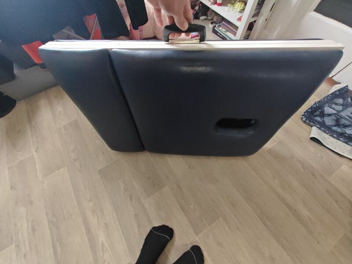 massage table