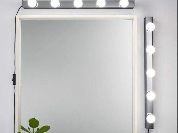 dressing/make up table