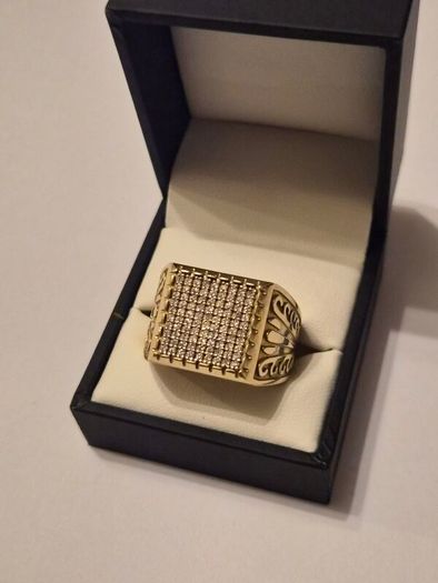 18K Gold And Diamond Ring