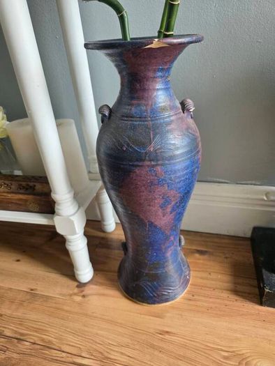 15 pieces of Michael Kennedy pottery. Mixed pieces and sizes. Great condition.