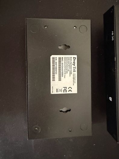 DrayTek VigorSwitch G1080  8 Port Gigabit Smart Switch