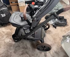 Maxi-Cosi Fame Pushchair & Carrycot - Oak Truffle