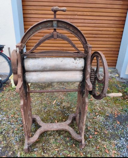clothe mangle
