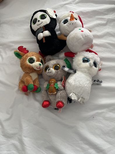 Festive beanie boos with tags
