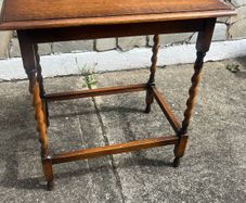 Beautiful oak hall table with twisted legs
