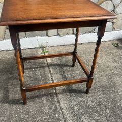 Beautiful oak hall table with twisted legs