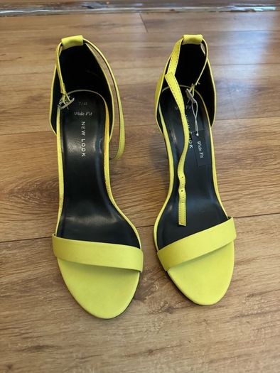 High heels size 7