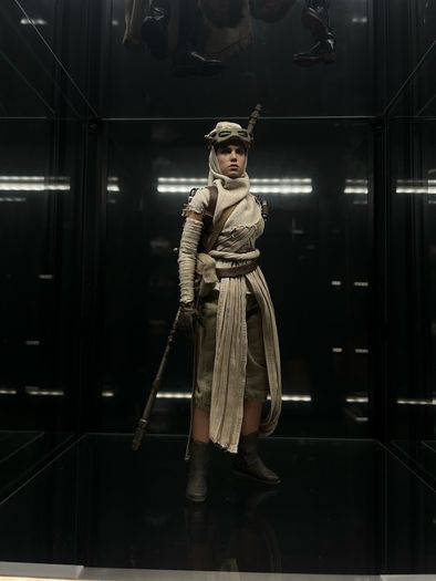 Hot Toys Star Wars Rey The Force Awakens