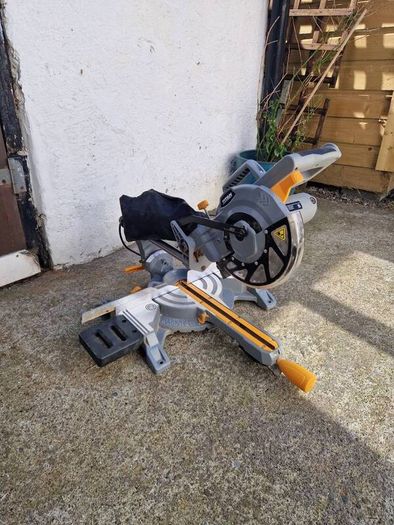 Single Bevel Sliding Mitre Saw