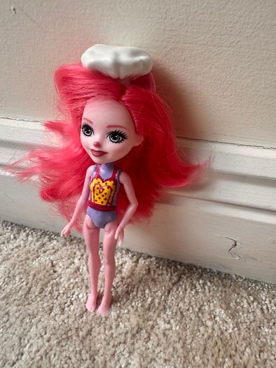 Enchantimals Petya Pig Baking Buddies Mini Doll Used Please see photos