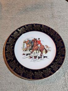 pair hunt scene plates