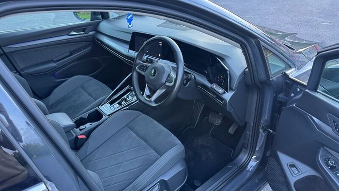 2023 Volkswagen Golf Mk8 eHybrid Style 204BH