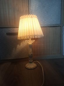 cream vintage look table lamp