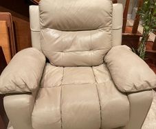 Lovely Cream Leather Recliner Armchair - Can Deliver