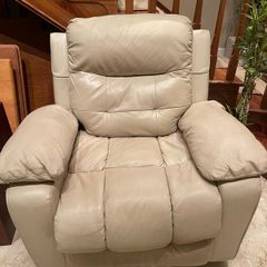 Lovely Cream Leather Recliner Armchair - Can Deliver