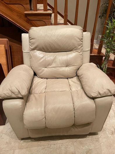 Lovely Cream Leather Recliner Armchair - Can Deliver