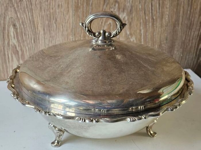 Vintage  Oneida Silverplate Casserole Dish