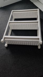 Bathroom shelf on wheels