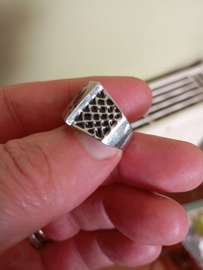 pocker  ring. medium sized man's