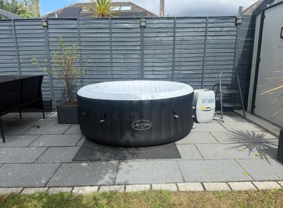 Hot tub