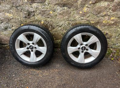 Two Hyundai i40 alloys with 215/55/16 tyres 215/55/ZR16