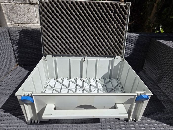 Variety of different size festo systainers
