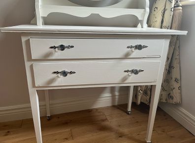 antique dressing table
