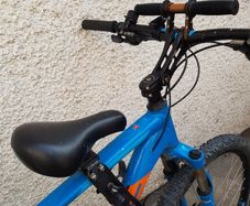 Crossbar child seat