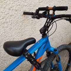 Crossbar child seat