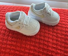 Girls / Boys trainers size 2.5