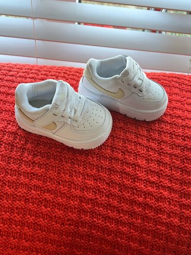 Girls / Boys trainers size 2.5