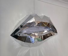 wall decorating lips