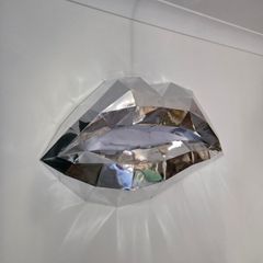 wall decorating lips