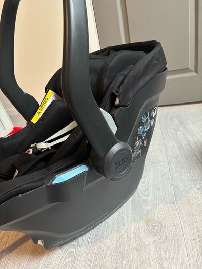 Uppababy Mesa isize Car seat plus base and rain cover