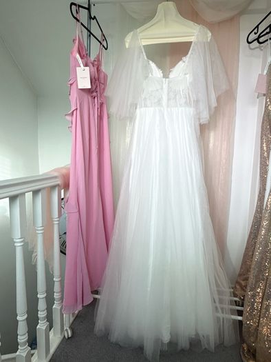 White 3D Floral Embroidered Tulle Flutter-Sleeve Bridal Gown