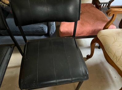 Set of 5 waiting room / dining room matching chairs
