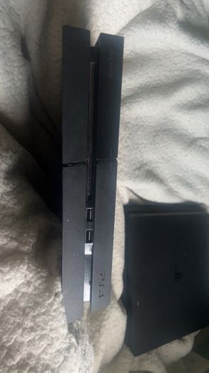 Selling 2 ps4 2 xbox 1's and a wheel set