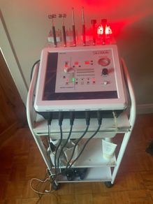 Skinmate Diamond Peeling combining Photo rejuvenation and Microcurrent.