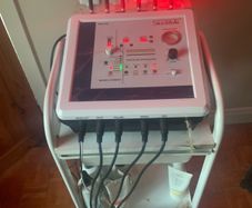 Skinmate Diamond Peeling combining Photo rejuvenation and Microcurrent.