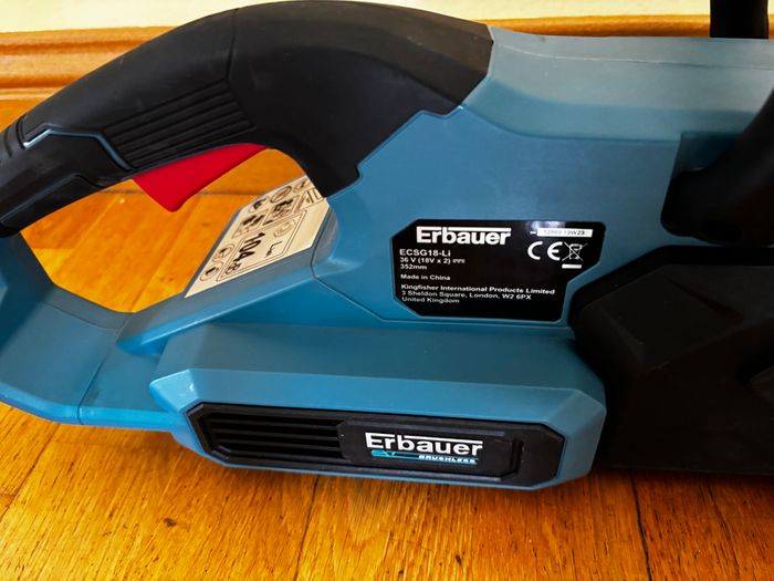 Cordless chainsaw Erbauer