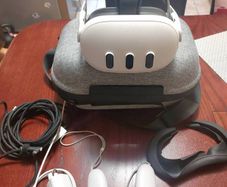 Meta Quest 3 128GB Bundle, Pristine plus BOBOVR C3 & PC Link