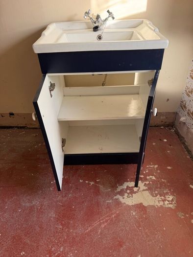 Vanity unit navy and white