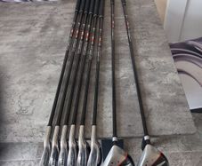 Dunlop golf clubs. Right handed clubs