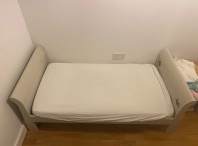 toddler bed/ crib