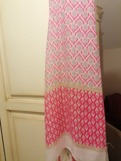 Ladies pink scarf